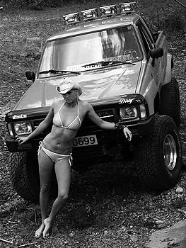 Click image for larger version

Name:	yota girl.jpg
Views:	157
Size:	287.5 KB
ID:	1249630