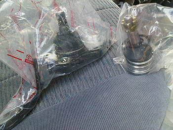 Click image for larger version

Name:	Upper and lower ball joints.jpg
Views:	600
Size:	282.4 KB
ID:	1259296